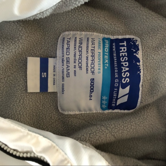 Winter Trespass ski jacket warm stylish white with black trim Ladies Small - Picture 2 of 5